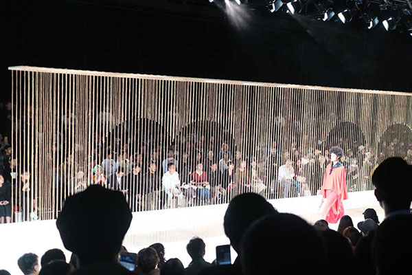 ちょい役ではありましたが、ファッションショーにデビューしたグランジェ。