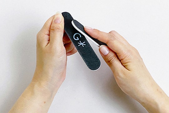 ネイルの形を整える